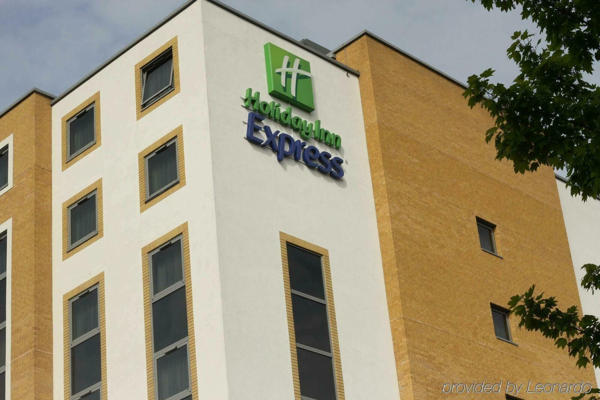 Holiday Inn Express London - Watford Junction, An Ihg Hotel Ngoại thất bức ảnh
